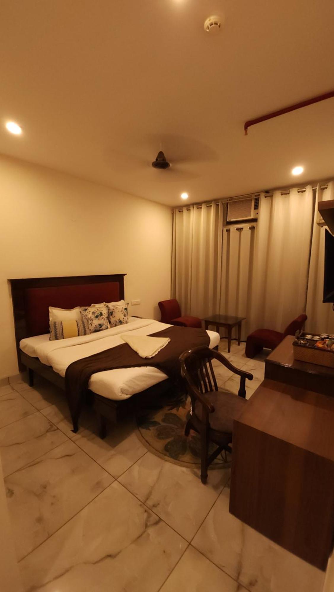 Hotel Multitech Premium Chandigarh Luaran gambar